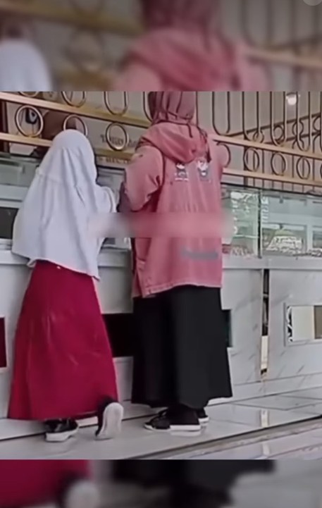 Kumpul Duit Raya Mahu Beli Basikal, Anak Meraung-Raung Ibu Ambil Buat Beli Emas