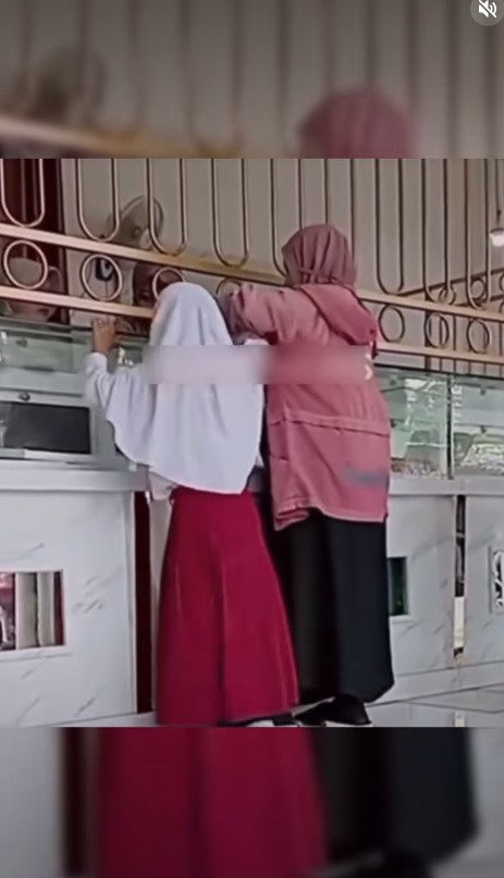 Kumpul Duit Raya Mahu Beli Basikal, Anak Meraung-Raung Ibu Ambil Buat Beli Emas