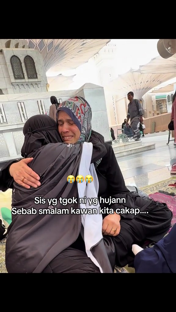 Wanita Sebak, Terjumpa Jemaah Turki Mirip Allahyarhamah Ibu Di Masjid Nabawi