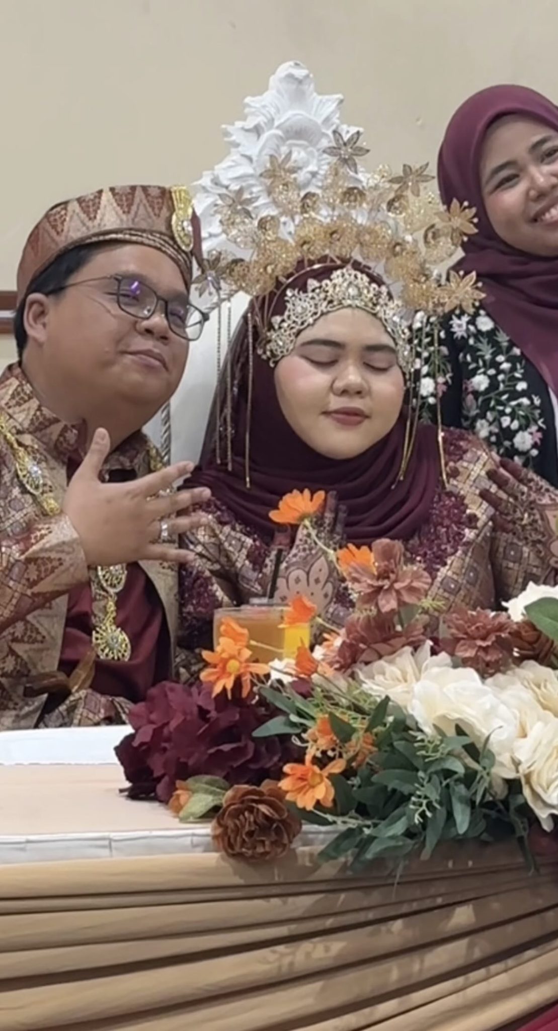 Kena Jangkitan Mata Di Hari Bersanding, Saudara Pengantin Dedah Cerita Sebenar