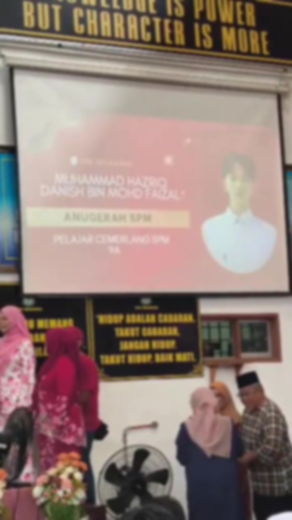 Pelajar 9A Naik Pentas, Tapi Duit Anugerah & Sijil Ditahan Akibat Tunggakan PIBG