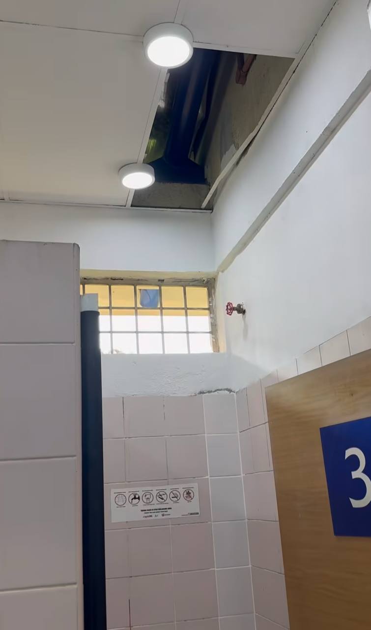 Wanita Menggigil Ketakutan, Lelaki Hendap Dari Atas Tandas LRT