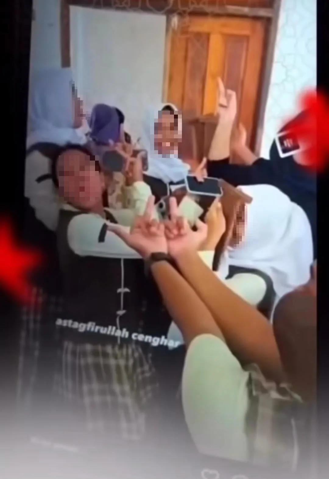 9 Pelajar Tunjuk Jari Tengah, Jelir Lidah & Mengejek Guru, Ibu Bapa Dipanggil