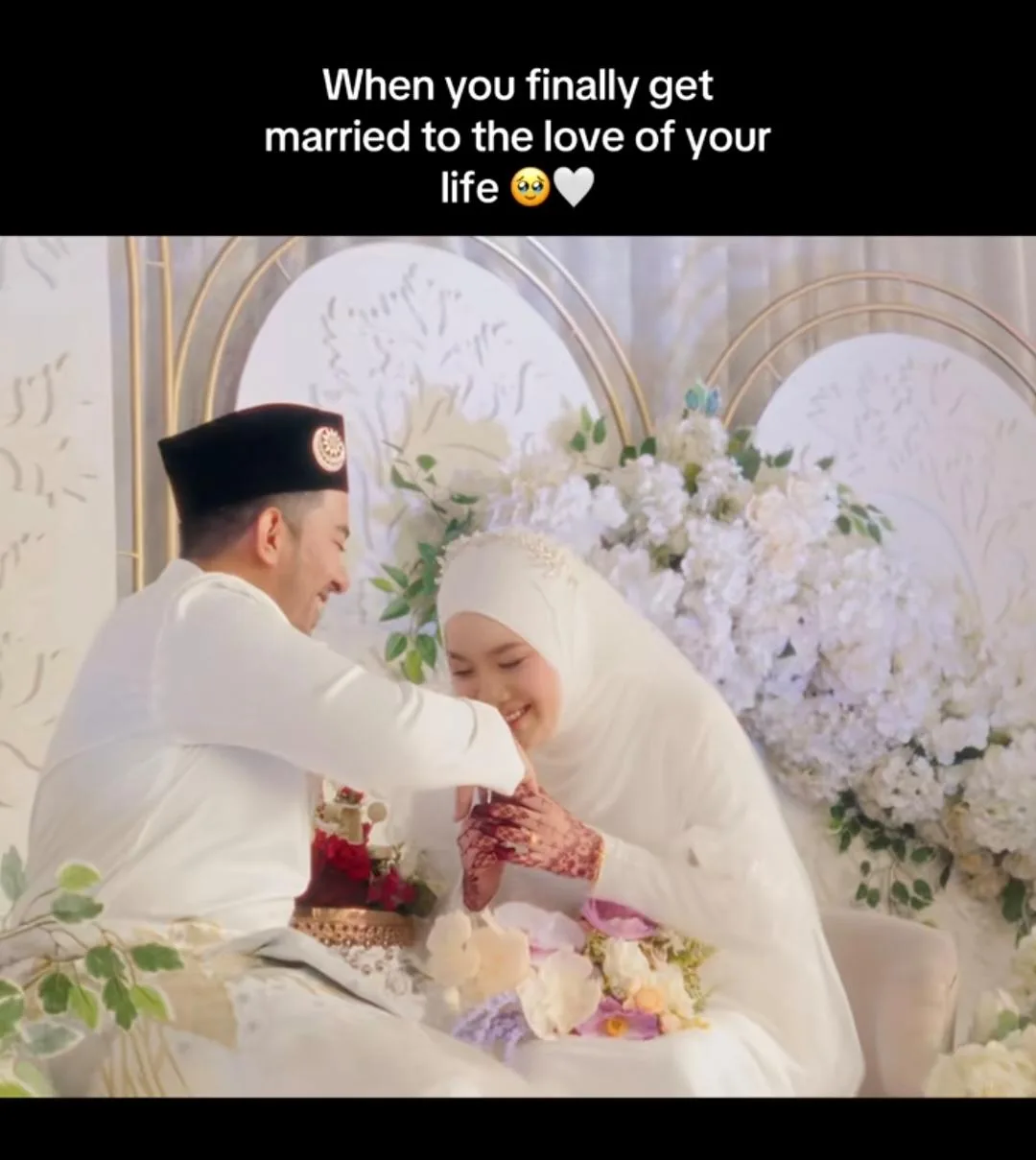 “Cantiknyaaaa Tangan You, Cantiknya Semua” Moment Pengantin Ini Buat Ramai Cair