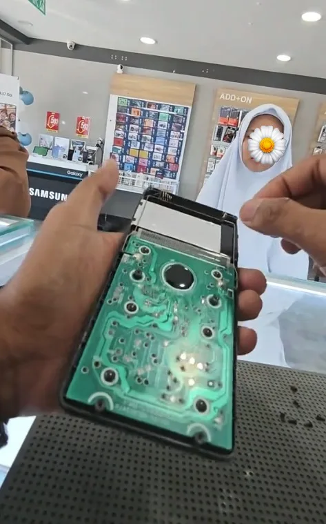 Tukar Bateri Kalkulator Dengan Bateri Remote, Caj RM30, Pihak Kedai Jelaskan Isu
