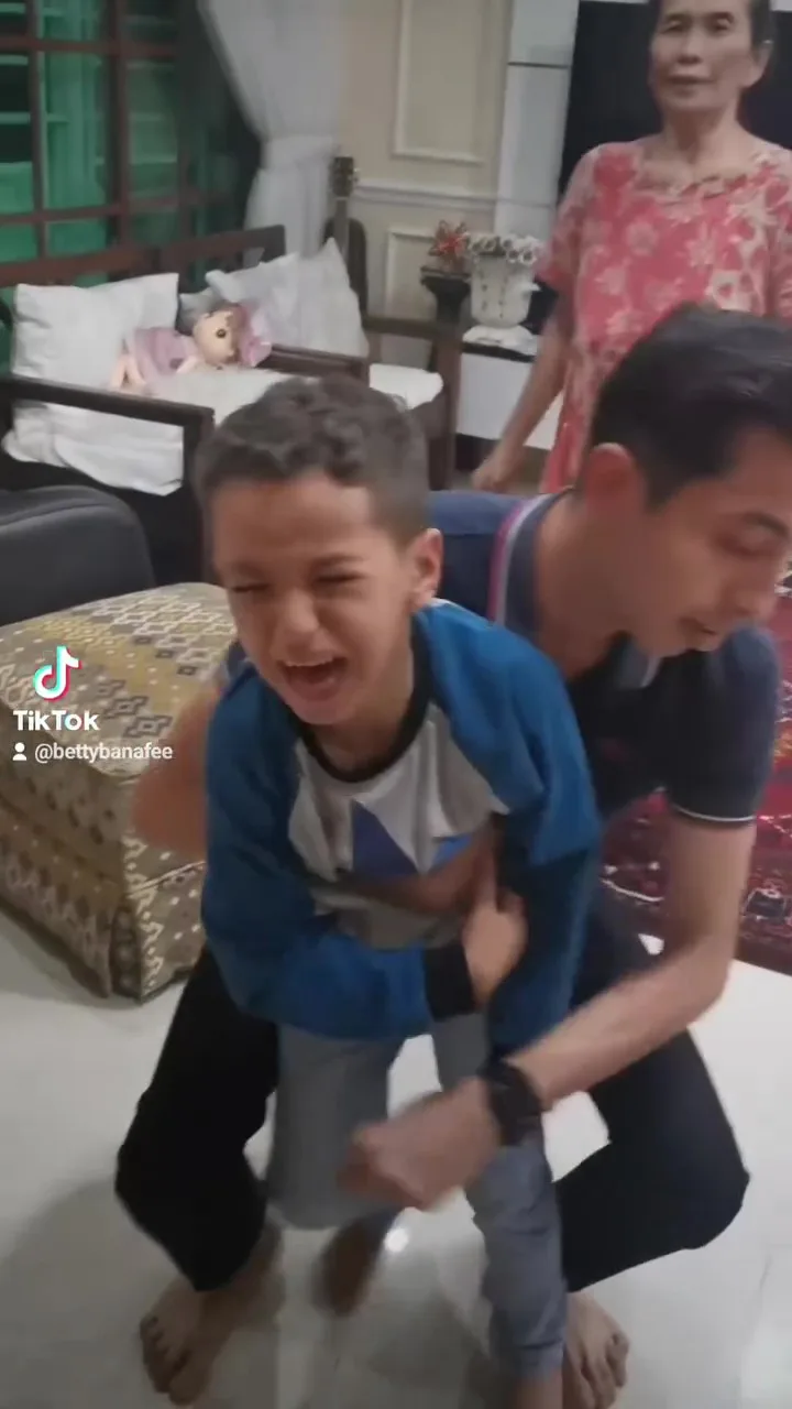 Anak Betty Banafe Tantrum, Depresi, Tengking & Naik Tangan Akibat Hasutan Bapa
