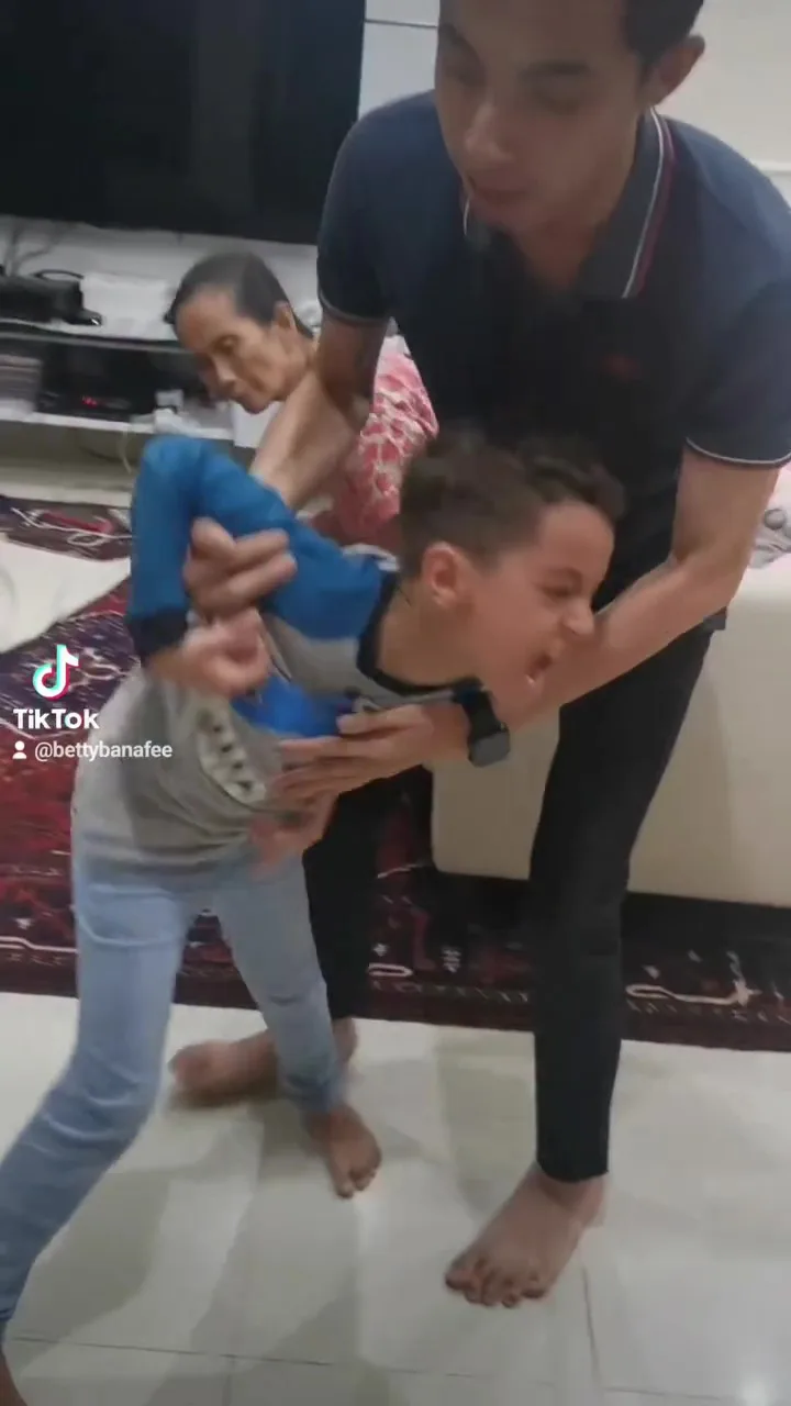 Anak Betty Banafe Tantrum, Depresi, Tengking & Naik Tangan Akibat Hasutan Bapa