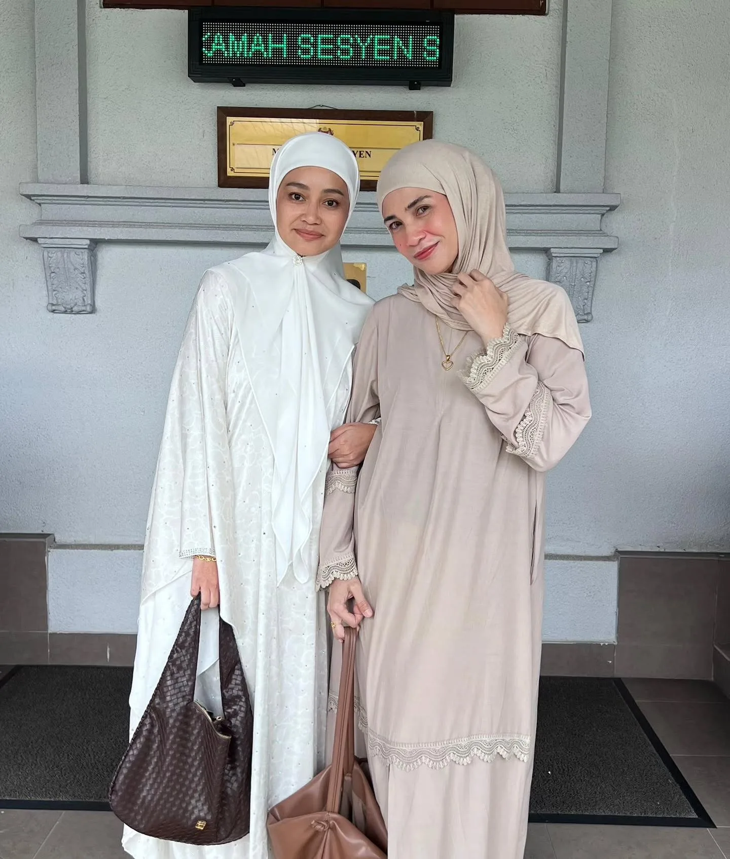 Menangis Luar Mahkamah, Sengketa Izreen Azminda & Intan Salleh Kini Berakhir