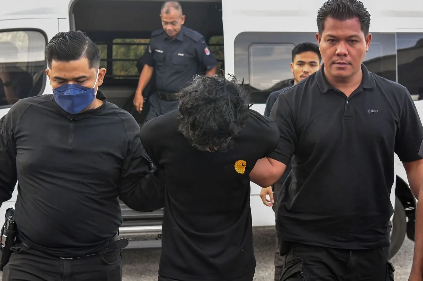 Ibu Ayah Tengok Tertuduh Cuci Kereta 3-4 Kali, Dari 12.00 Malam Sampai Pagi