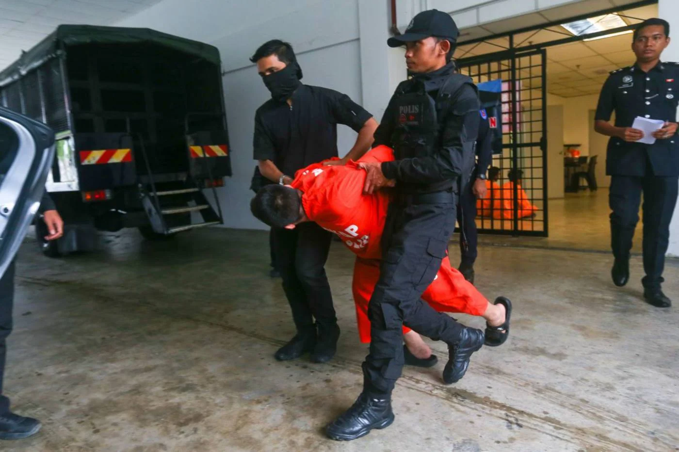 Cederakan Kenalan Wanita Dalam Kereta Mazda 3, Ejen Hartanah Direman 7 Hari
