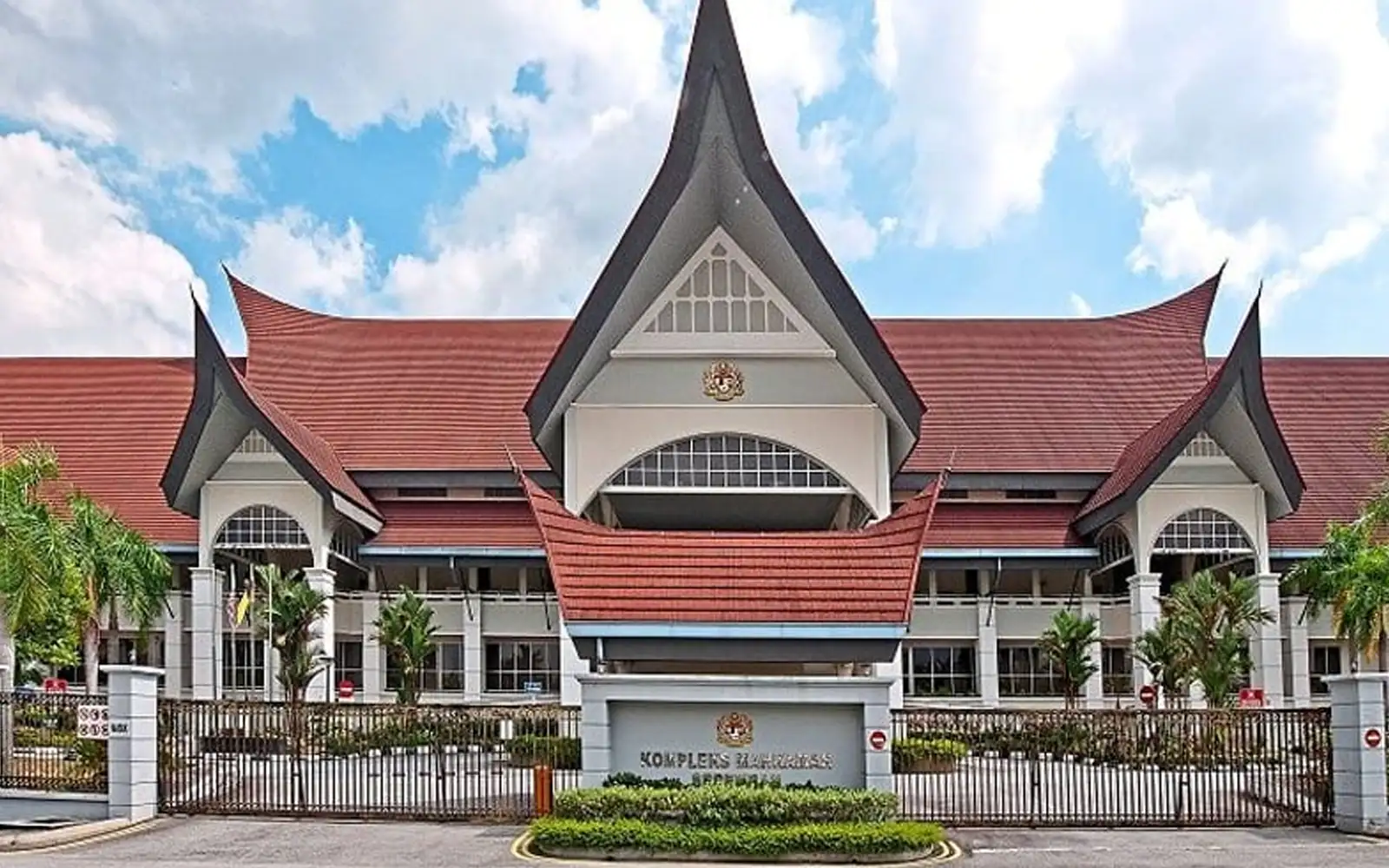 Guru Didakwa Buat ‘Benda Jelik’ Pada Pelajar, Berlaku Bawah Pokok & Dalam Rumah