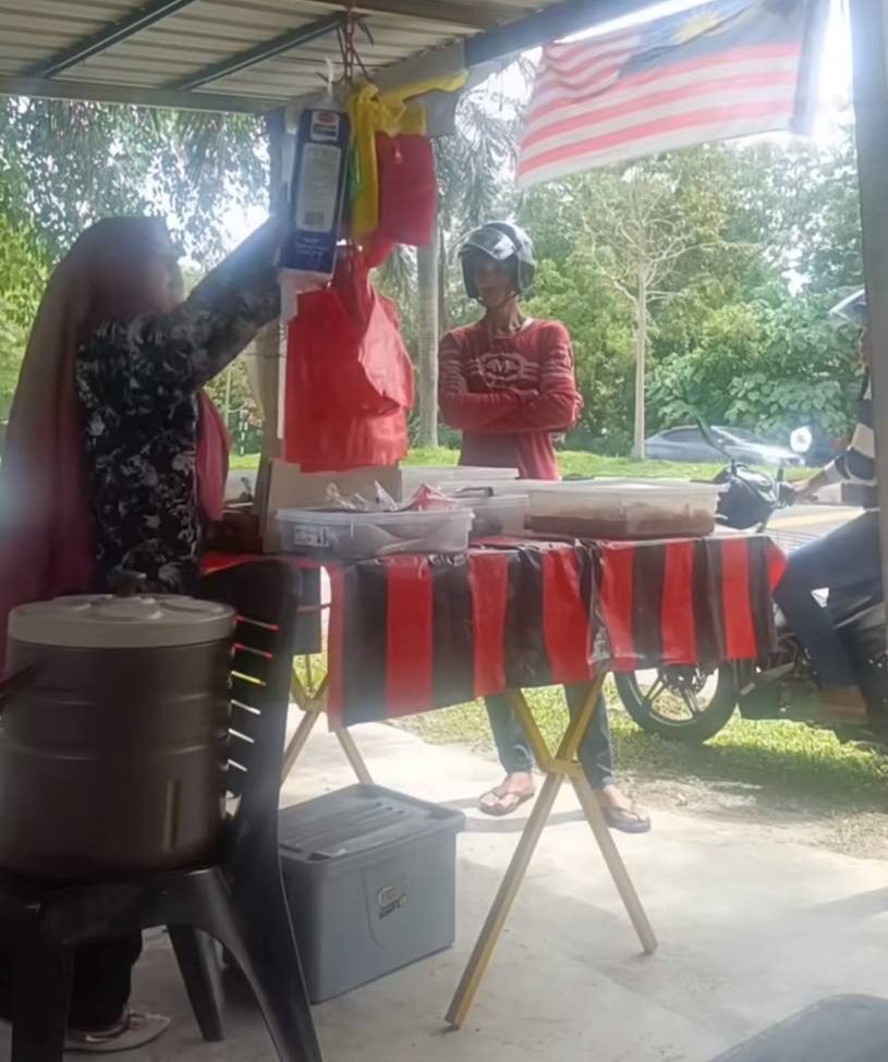 Aksi 2 Lelaki Terakam ‘Live’, Pura-Pura Beli Makanan Sebelum Rembat Bekas Duit