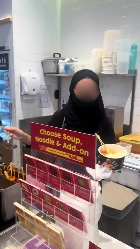 Branch Manager Simbah Kuah Oden Ke Food Rider – “Boleh Tunggu Tak? Saya Busy Ni”