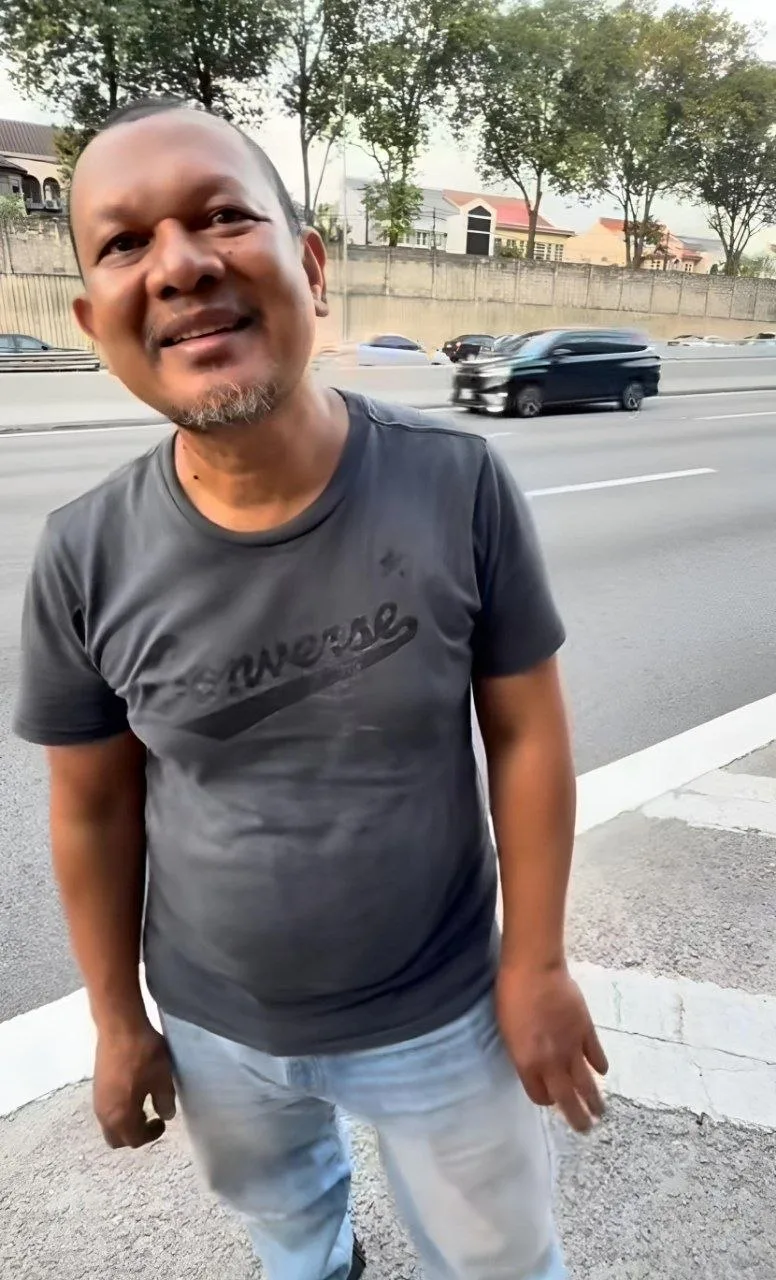 “Abang Ada RM8 Je Ni…”- Lelaki Terharu Ada Orang Tolong Baiki Motor Di Jalan