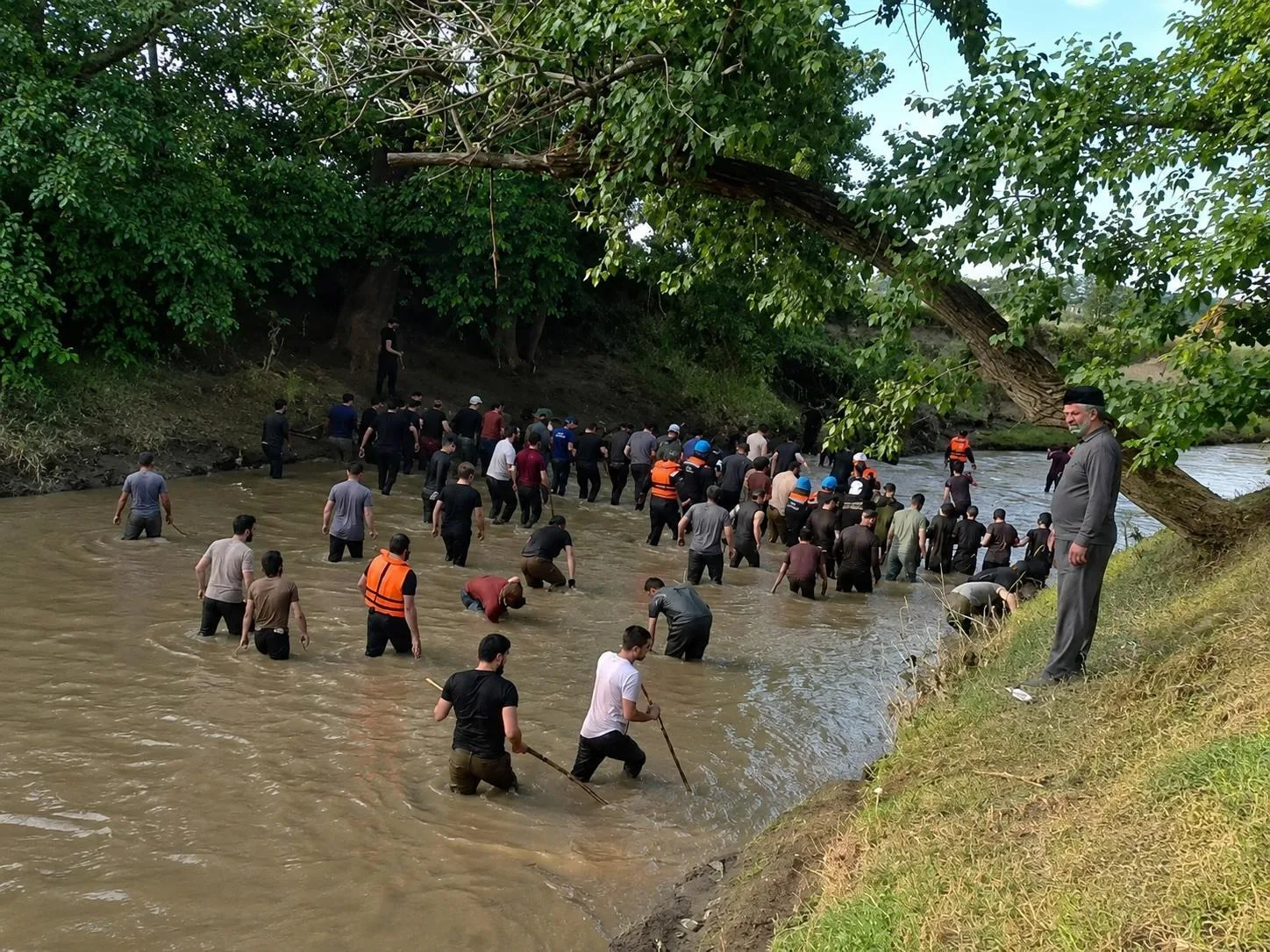 20,000 Orang Sertai Pencarian, Budak Meninggal Dunia Selepas Selamatkan Rakan