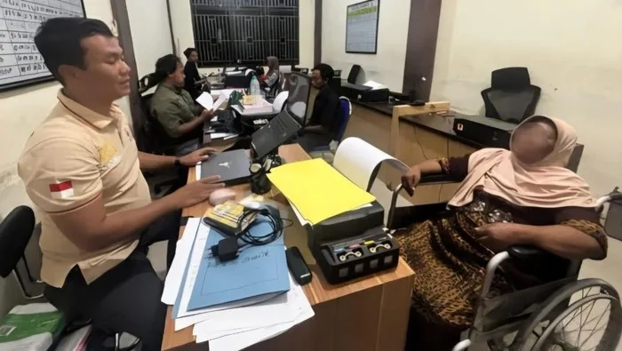 Kubur Digali Semula, Adik Meninggal Tergelincir Di Tandas Rupanya Dianiaya Kakak