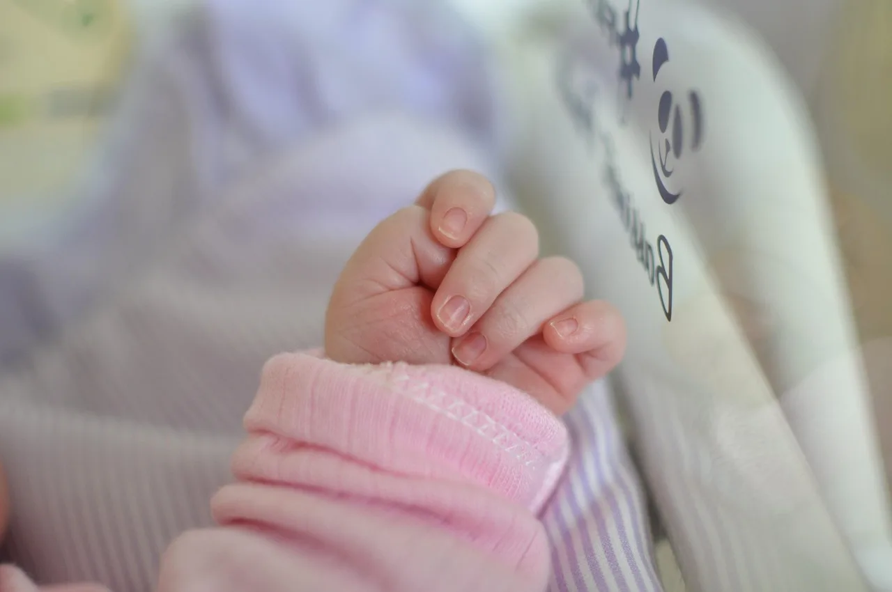 Mentua Beri Air Zamzam Pada Bayi 16 Hari, Isteri Tegur Malangnya Ditalak Suami