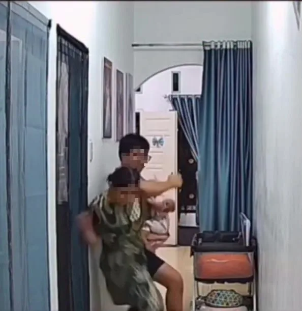 Suami Kasari Isteri Sambil Gendong Bayi, Ikut Tersembam Ke Lantai