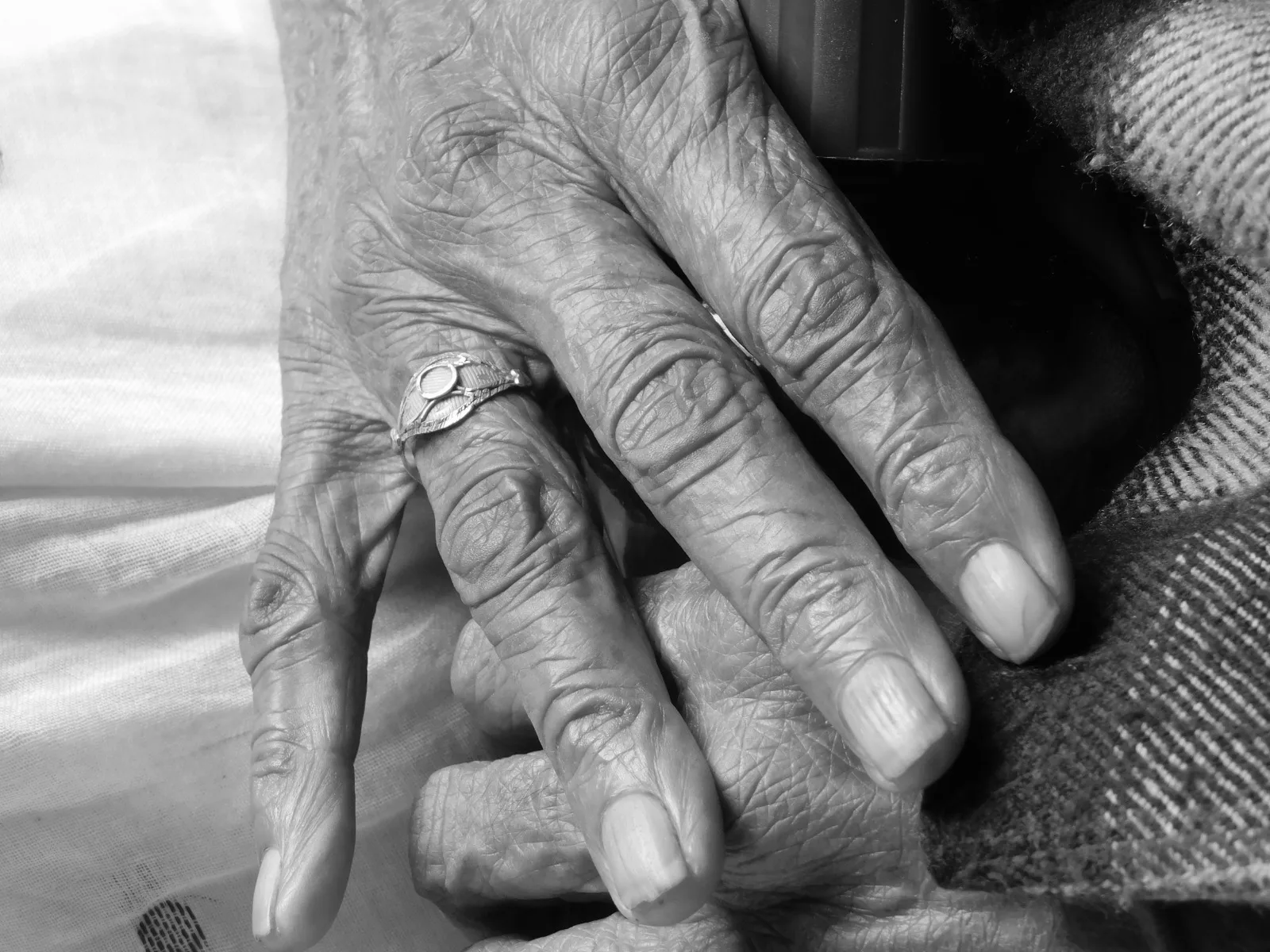 Keluarga Pergi Ziarah Orang Meninggal, Nenek 90 Tahun Dinodai Rakan Anak