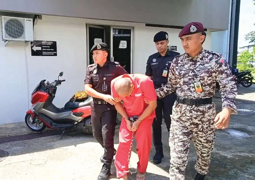 Ungkit Pengorbanan, Bapa Semak Jadual Cuti Kerja Anak & Lampias Nafsu Di Hotel