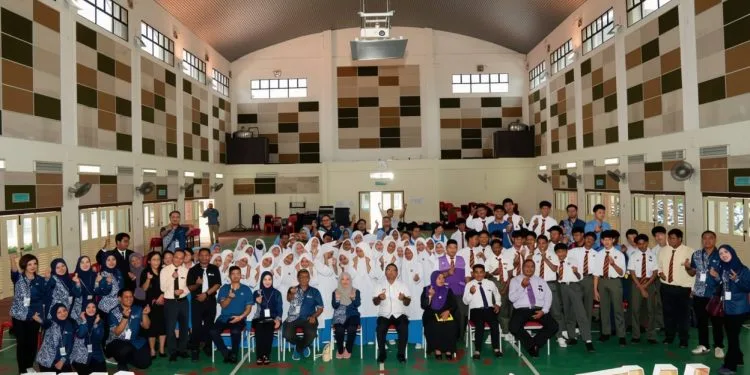 Program CSR UUM ‘Dari Pulau Ke Puncak Kejayaan’ Aspirasi Pelajar SMK Pangkor