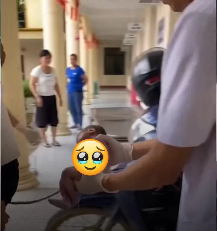 Tak Sempat Masuk Labour Room, Isteri Terberanak Secara Berdiri Atas Motosikal