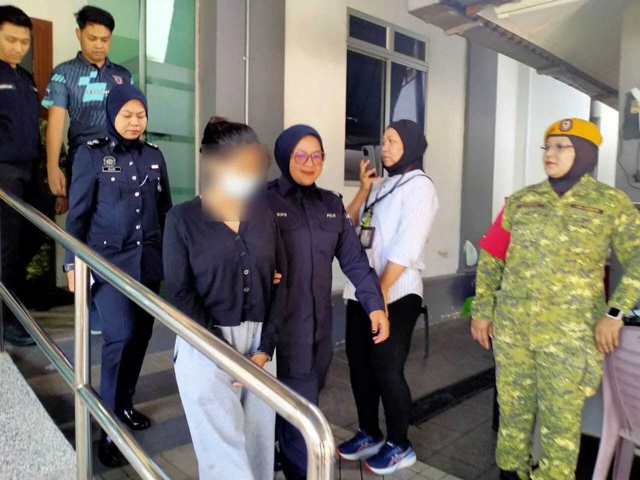 Kematian 1 Bayi Kembar : Pelajar Kolej Didakwa Di Mahkamah, Teman Lelaki Bebas