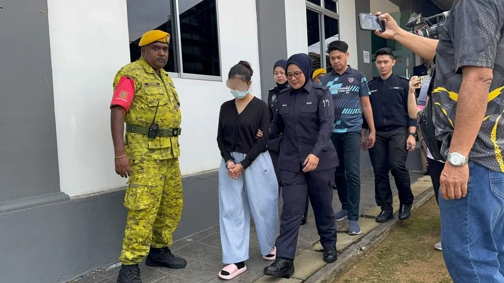 Kematian 1 Bayi Kembar : Pelajar Kolej Didakwa Di Mahkamah, Teman Lelaki Bebas