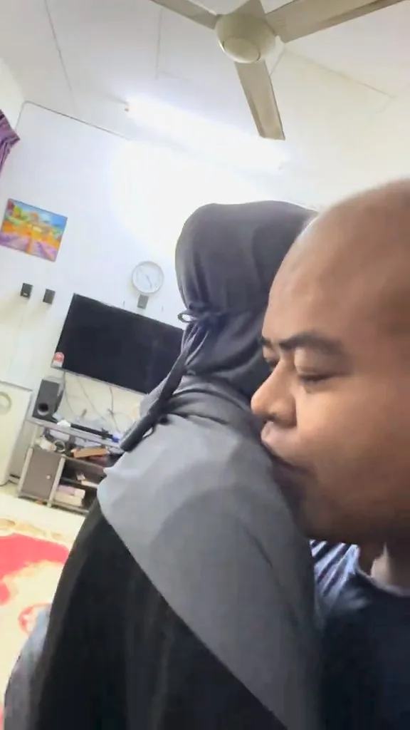 Hilang Daya Melihat, Isteri Setia Bukakan Pintu Bila Suami Pergi & Balik Kerja