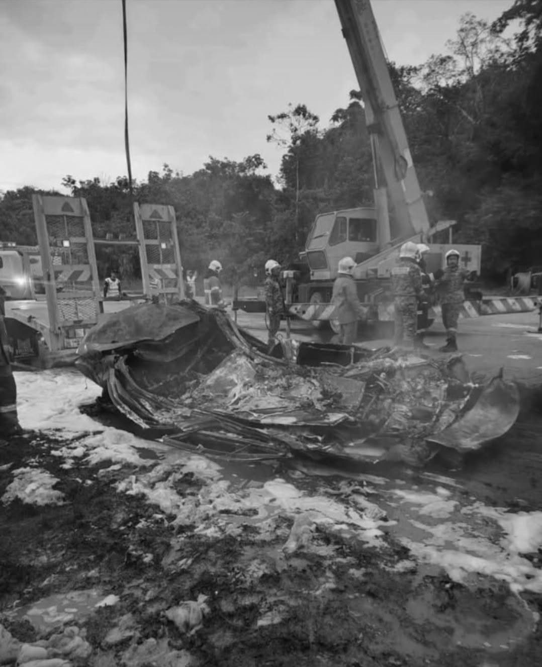 Nahas Lori Tangki Hempap Bezza : Tulang & Cebisan Tubuh Dikeluarkan Satu Persatu