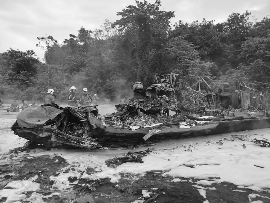 Nahas Lori Tangki Hempap Bezza : Tulang & Cebisan Tubuh Dikeluarkan Satu Persatu
