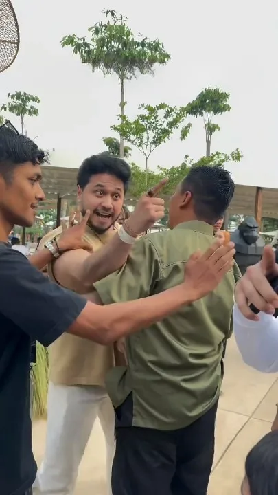 Isteri Ditegur Sebab Cop Parking, Lelaki Sado Melenting, Lucut Baju & Ajak Lawan