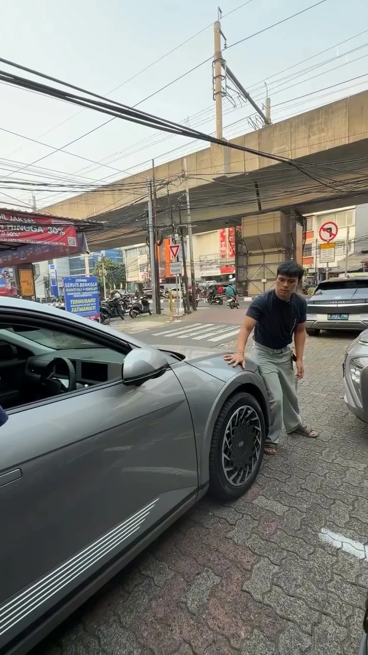 Influencer Beli Kereta EV Cash, Rosak Sana Sini, Dimarah Balik Lepas Complained